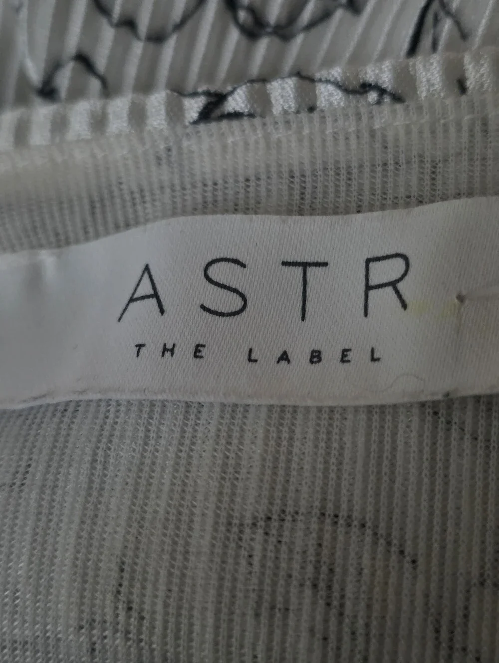 Astr White Floral Surplice Blouse Size US/M
